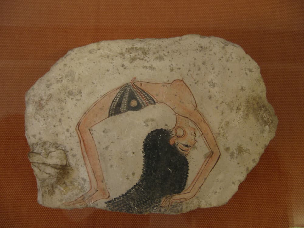 Figure of the acrobat dance on an ostrakon